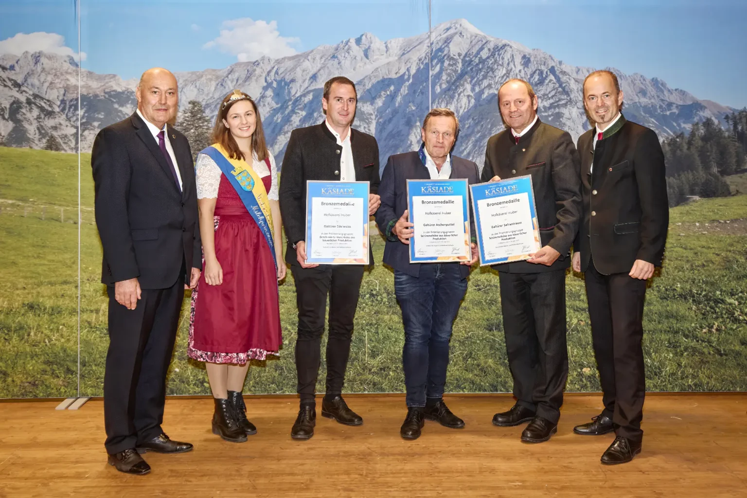 Bronzemedaille Geschmierte Schnittkäse aus bäuerlicher Produktion - Galtürer Edelweiss - Hofkäserei Huber