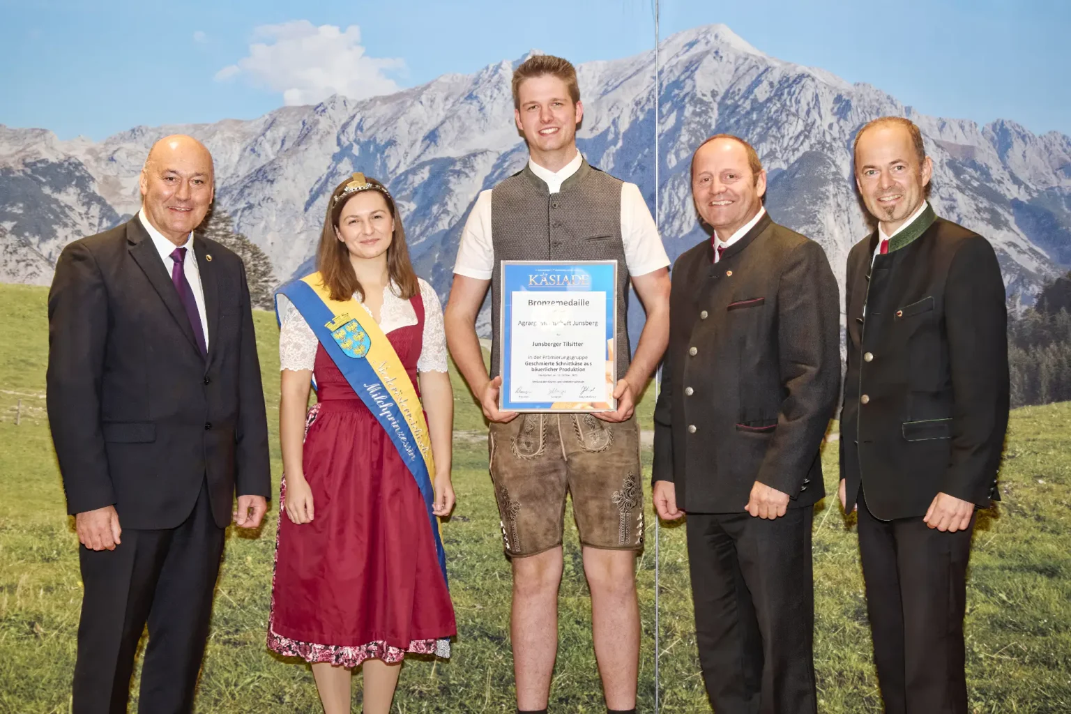 Bronzemedaille Geschmierte Schnittkäse aus bäuerlicher Produktion - Junsberger Tilsiter - Agrargemeinschaft Junsberg