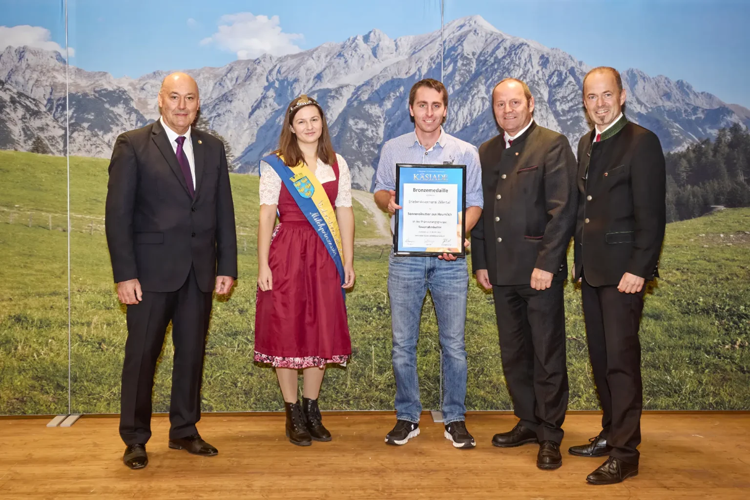 Bronzemedaille Sauerrahmbutter - Sennereibutter aus Heumilch - Erlebnissennerei Zillertal