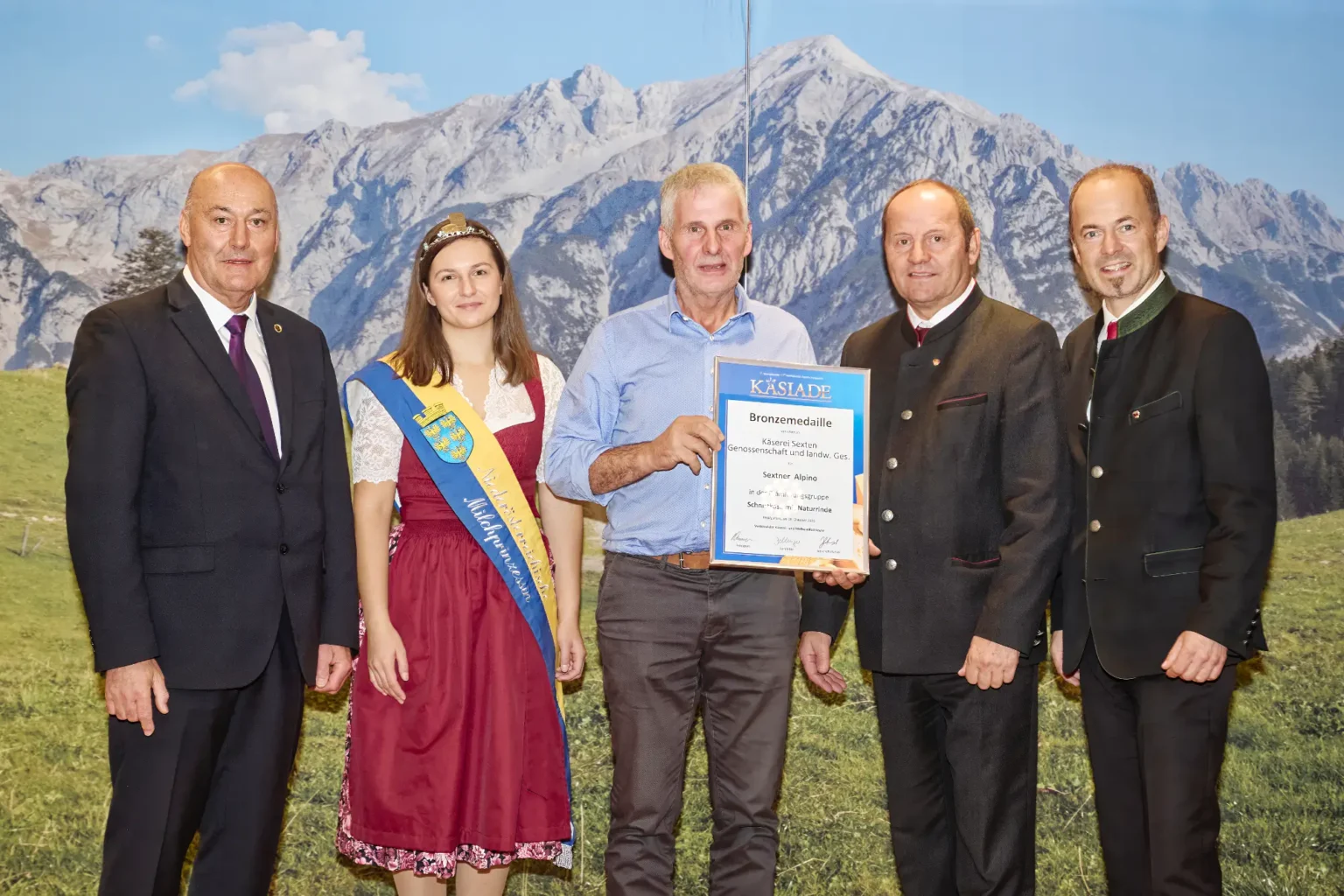 Bronzemedaille Schnittkäse mit Naturrinde - Sextner Alpino - Käserei Sexten