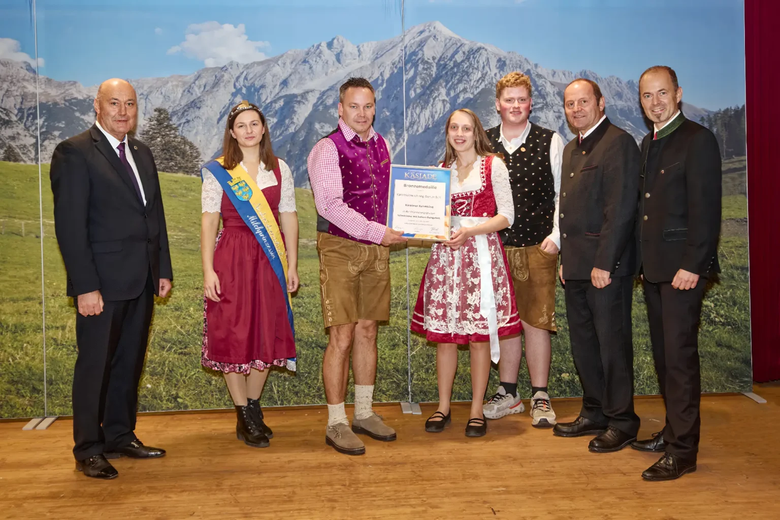 Bronzemedaille Schnittkäse mit hohem Fettgehalt - Kärntner Rahmkäse - Kärntnermilch