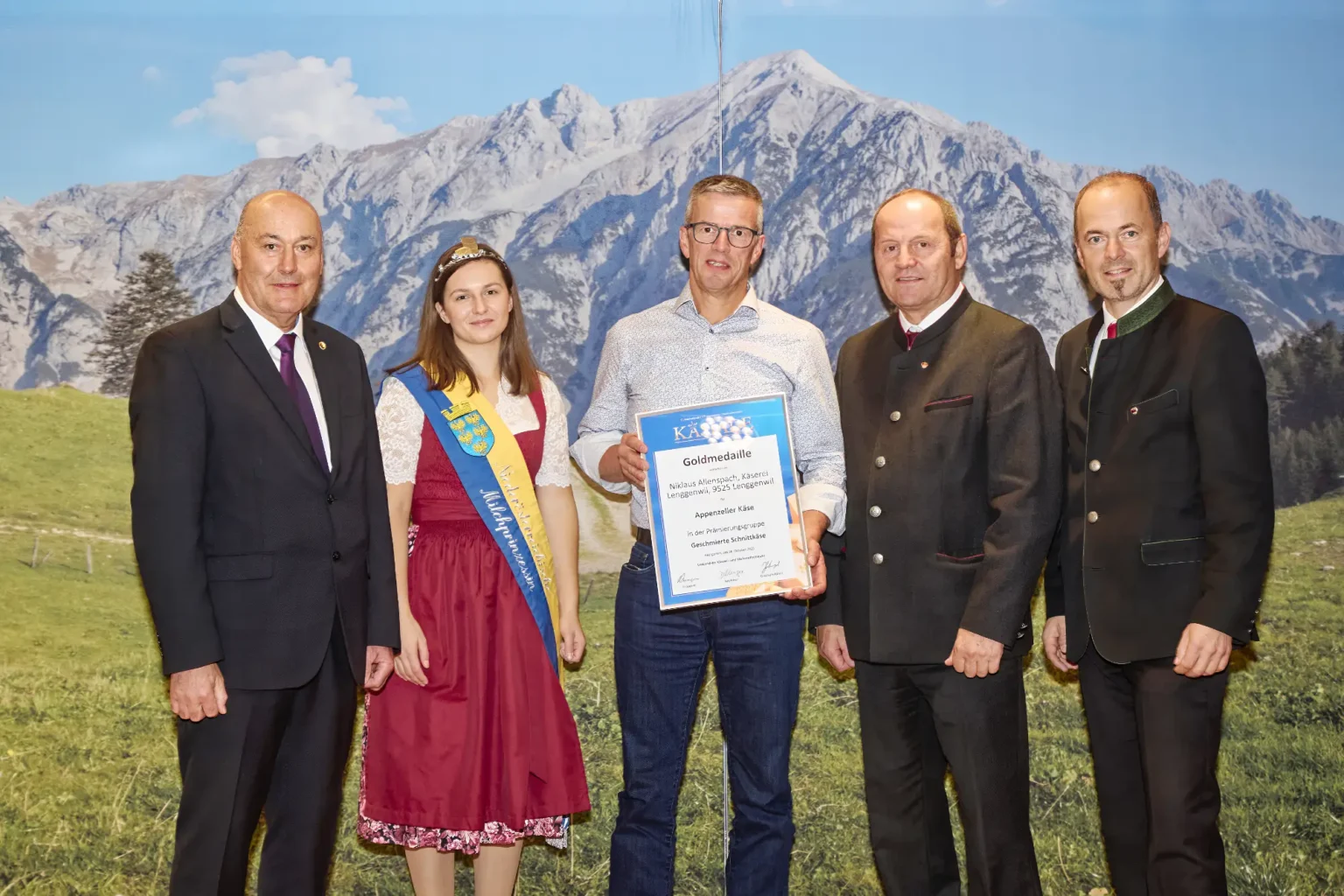 Goldmedaille Geschmierte Schnittkäse - Appenzeller Käse - Nikolaus Allenspach Käserei Lenggenwil