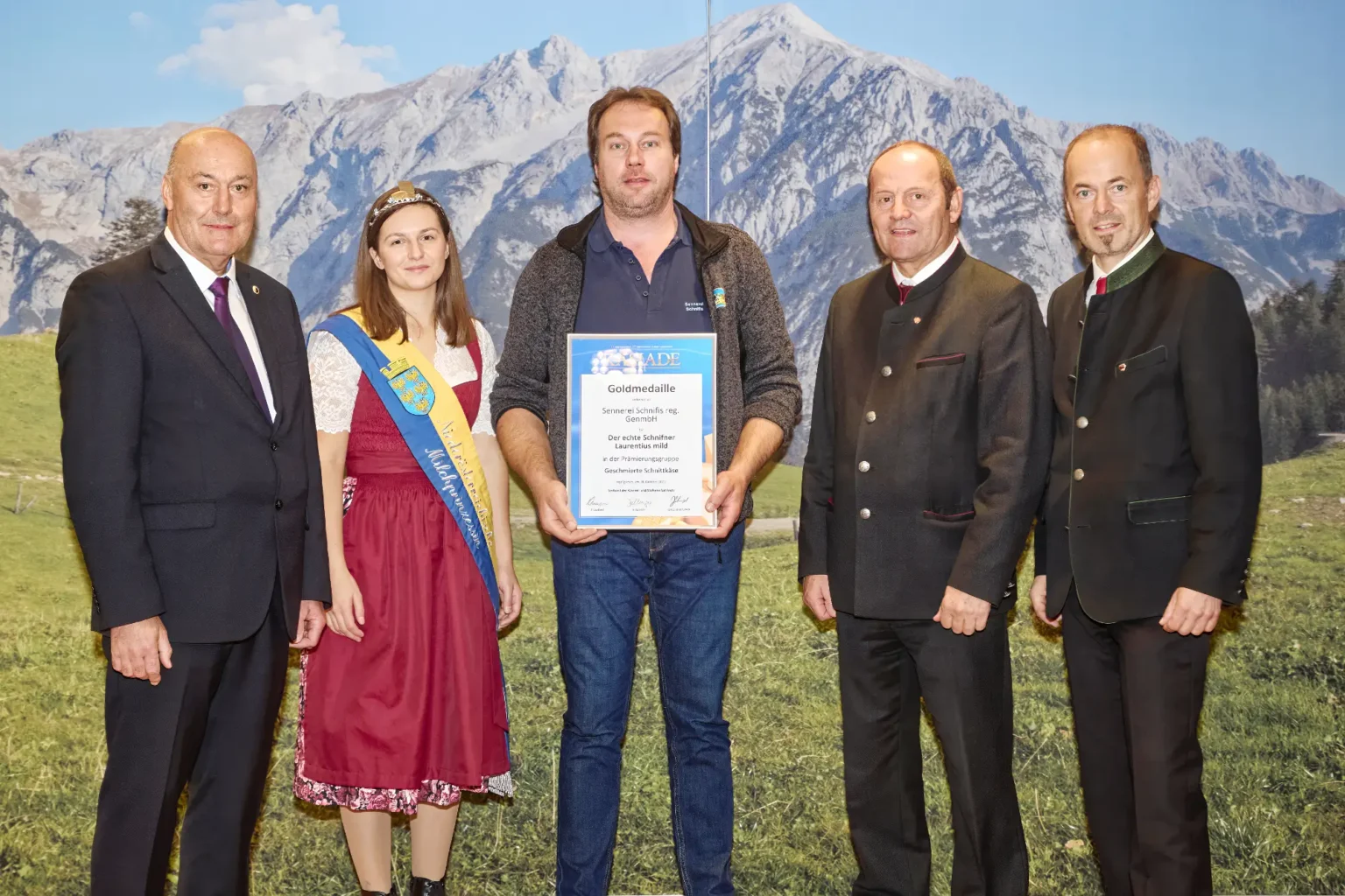 Goldmedaille Geschmierte Schnittkäse-  Der Echte Schnifner Laurentius Mild - Sennerei Schnnifis