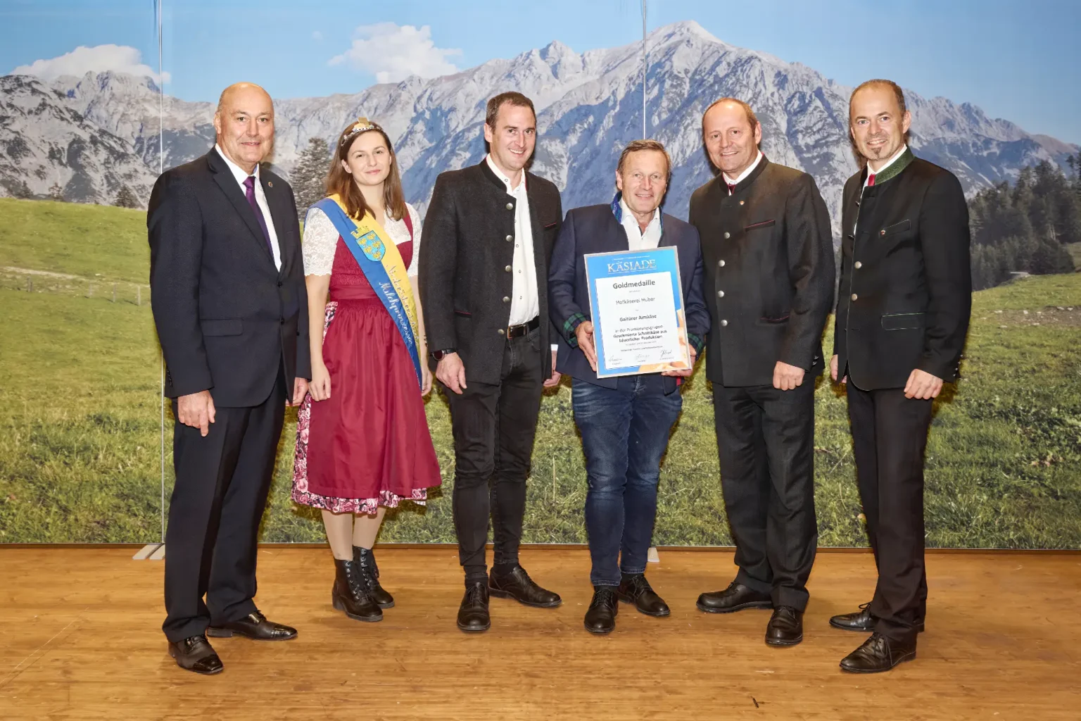 Goldmedaille Geschmierte Schnittkäse aus bäuerlicher Produktion - Galtürer Almkäse - Hofkäserei Huber