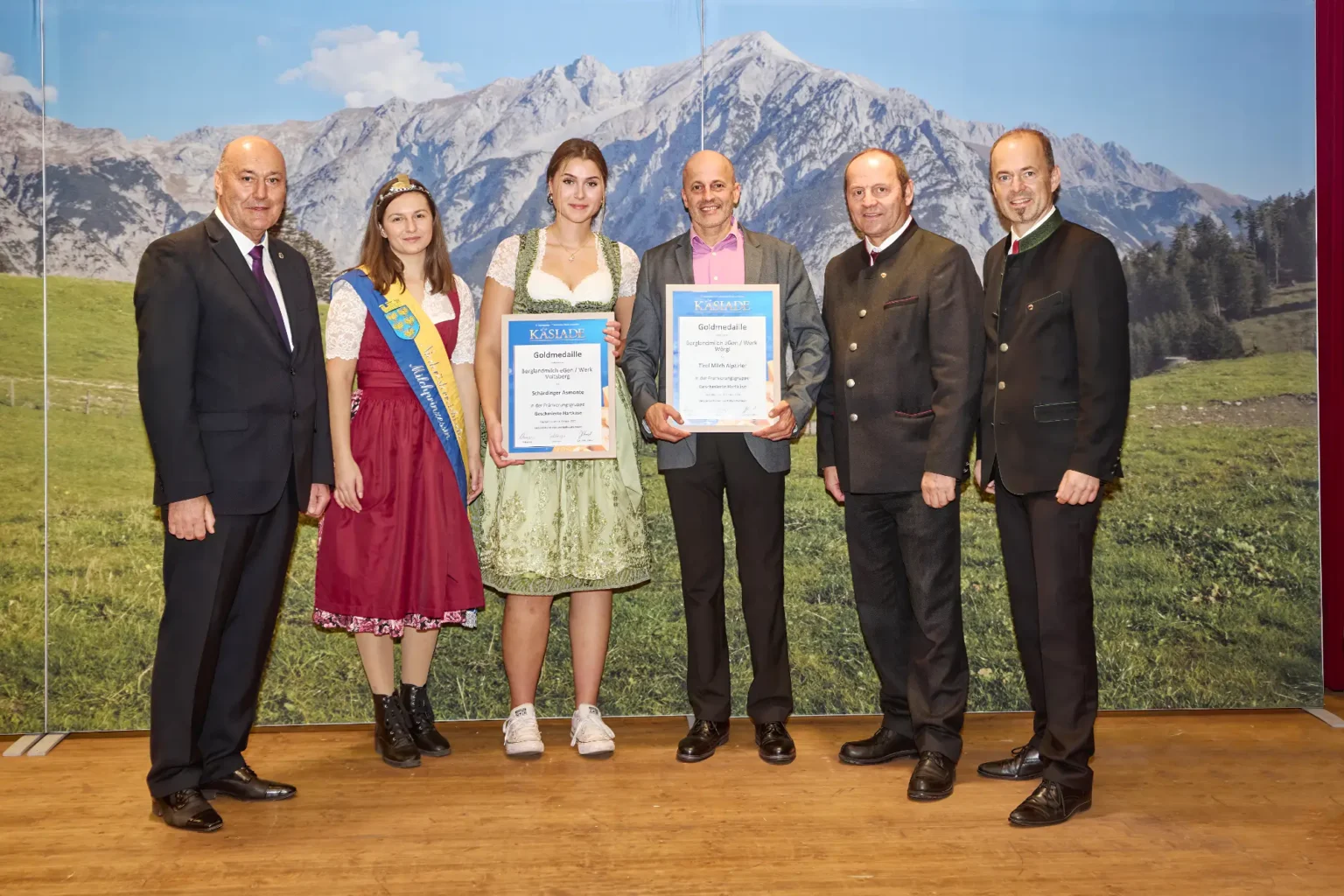 Goldmedaille Geschmierter Hartkäse - Tirol Milch Alpzirler - Berglandmilch EGen - Werk Wörgl