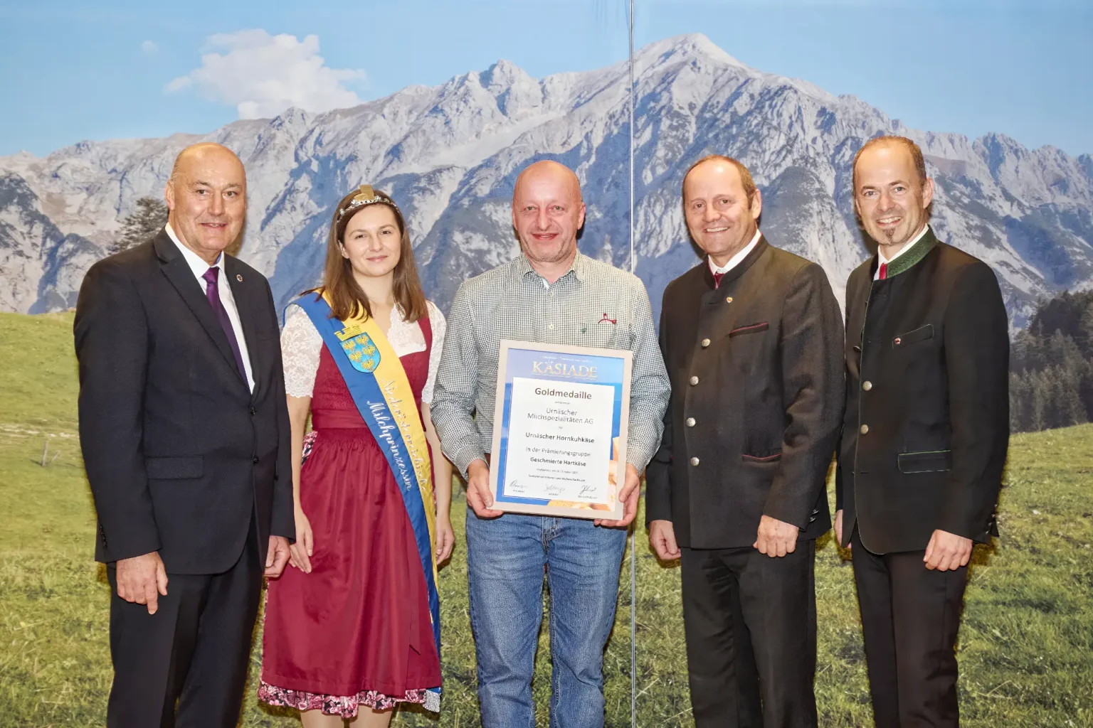 Goldmedaille Geschmierter Hartkäse - Urnäscher Hornschuhkäse - Urnäscher Milchspezialitäten AG