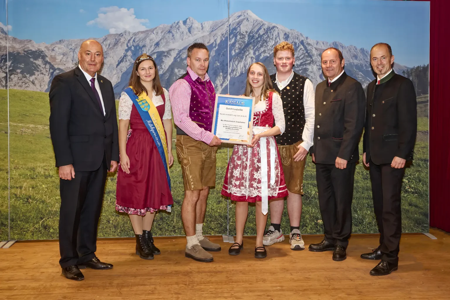 Goldmedaille Grosslochschnittkäse und Grosslochhartkäse - Bio Wiesenmilch Draudamer - Kärntnermilch Reg.Gen.m.b.H.