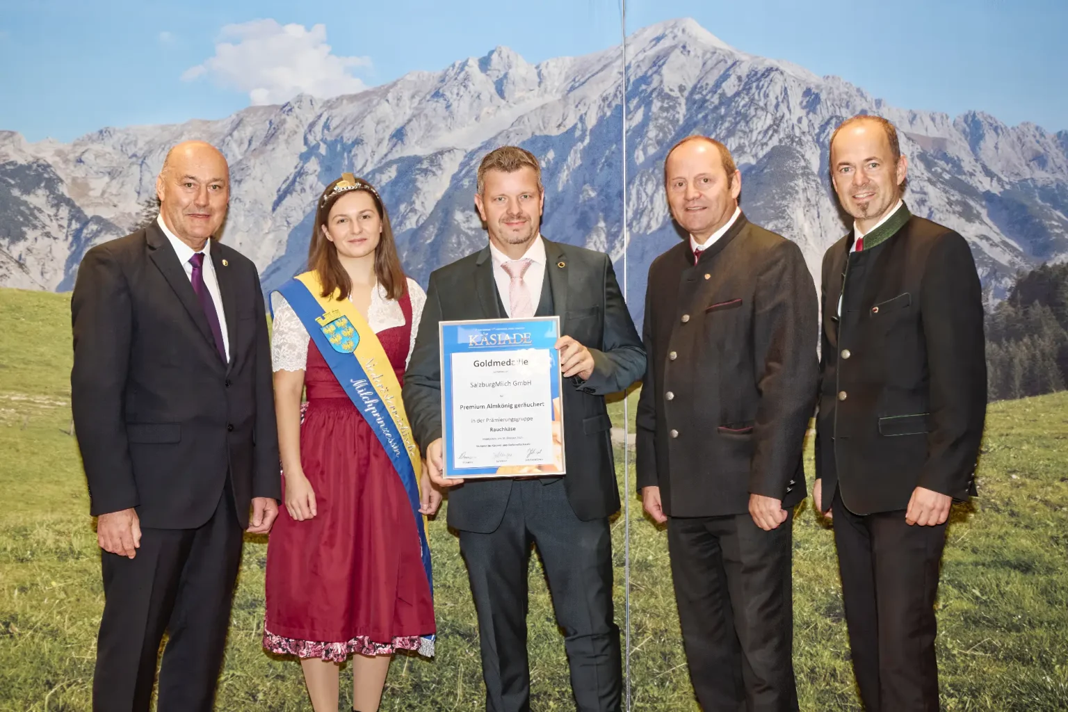 Goldmedaille Rauchkäse - Premium Almkönig geräuchert - Salzburg Milch GmbH