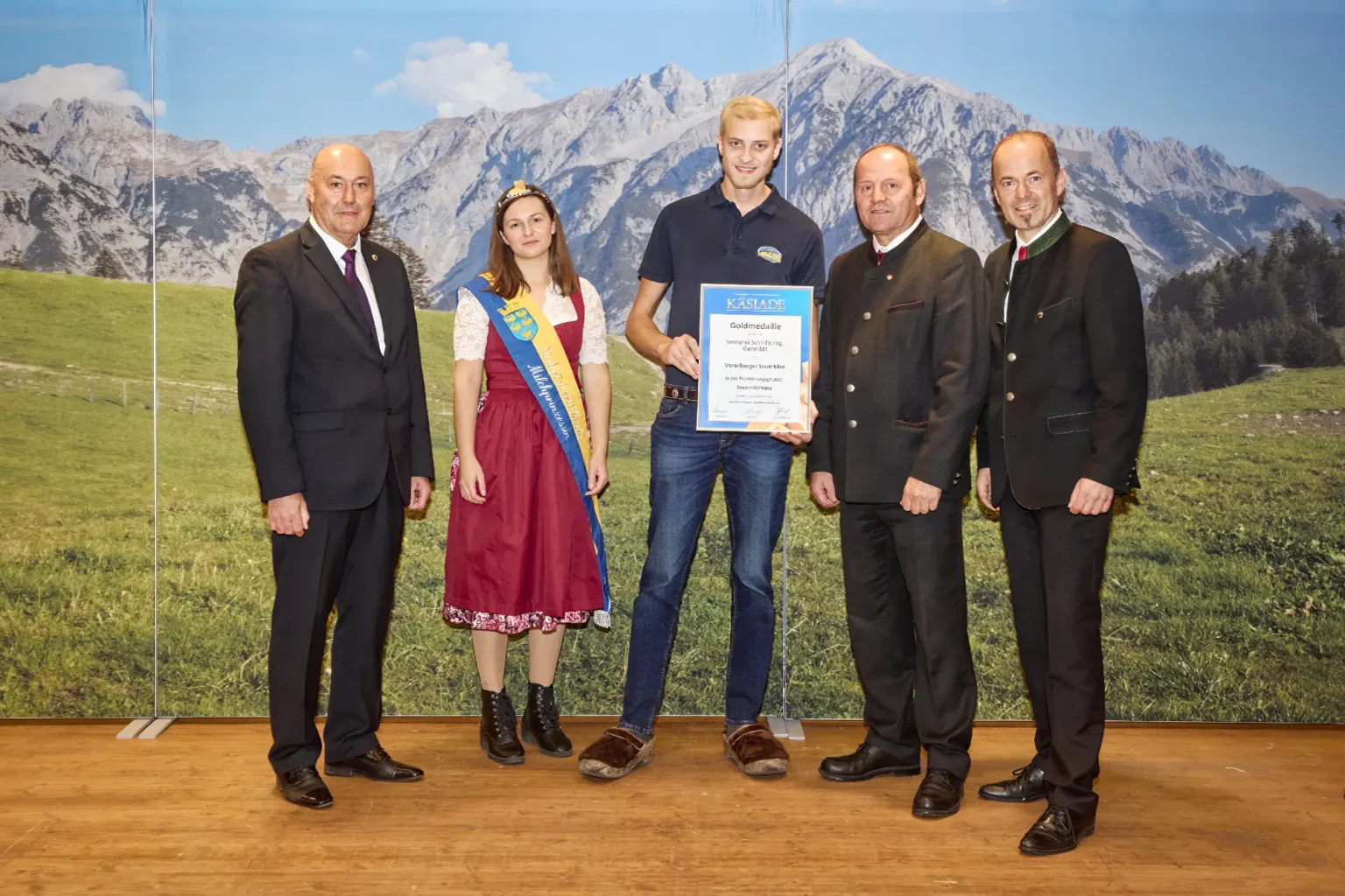 Goldmedaille Sauermilchkäse - Vorarlberger Sauerkäse - Sennerei Schnifis Reg. GenmbH