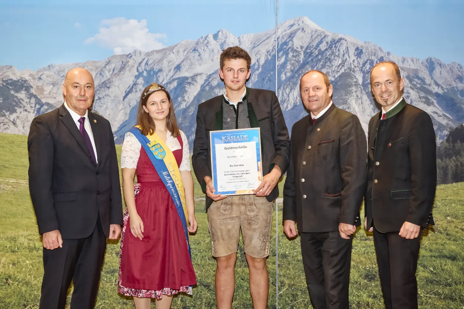 Goldmedaille Schnittkäse mit niederem Fettgehalt - Bio Bierkäse - Senenrei Danzl