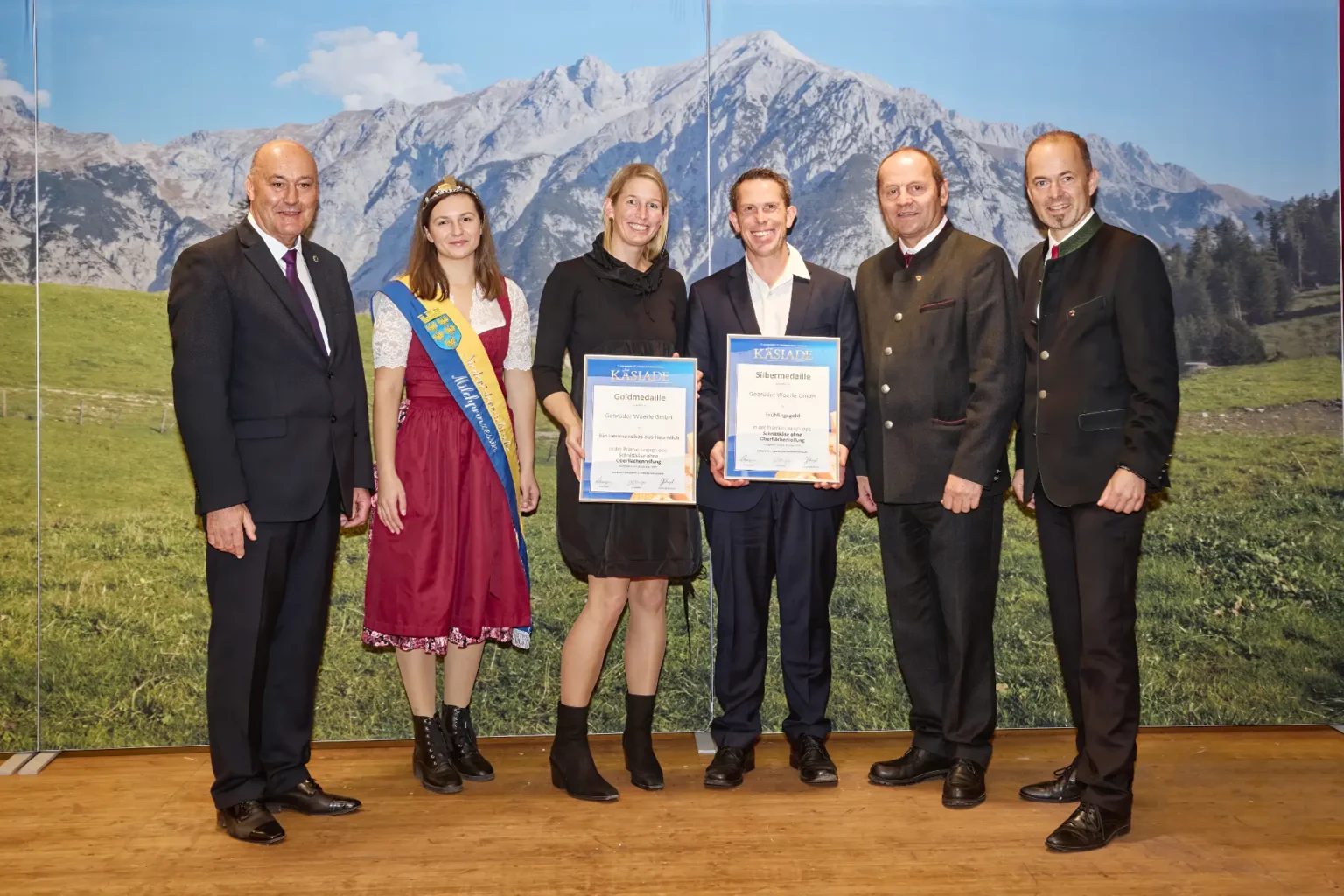 Goldmedaille Schnittkäse ohne Oberflächenreifung - Bio Heumondkas aus Heumilch - U. Frühliingsgold Gebrueder Woerle GmbH