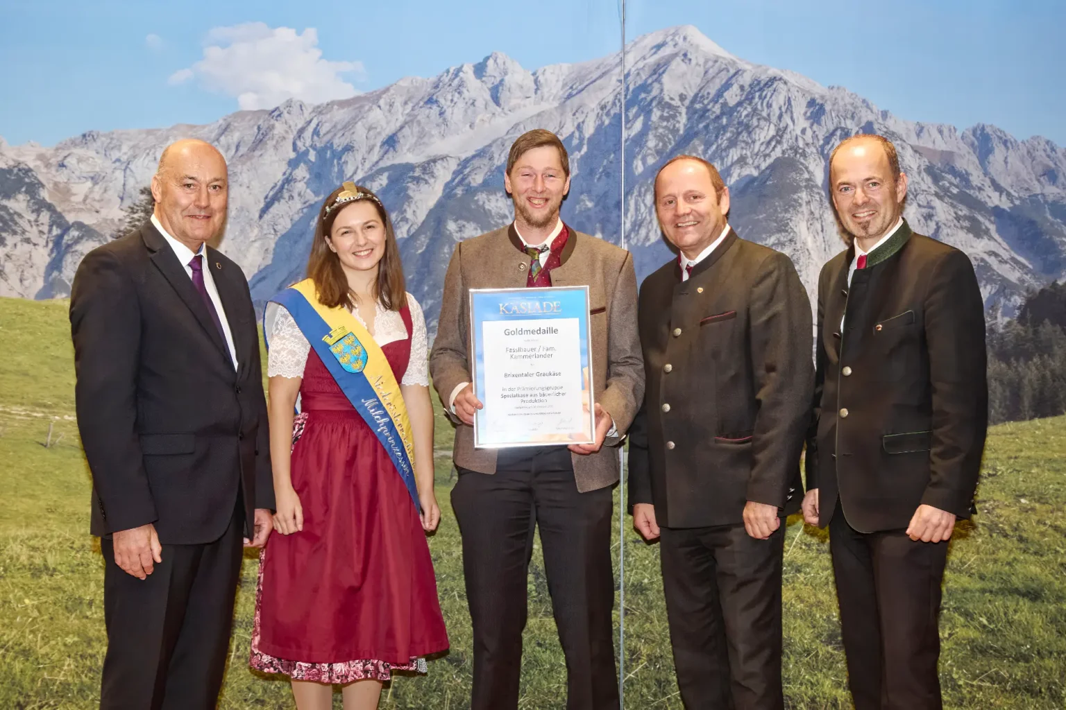 Goldmedaille Spezialkäse aus bäuerlicher Produktion - Brixentaler Graukäse - Fasslbauer Fam. Kammerlander