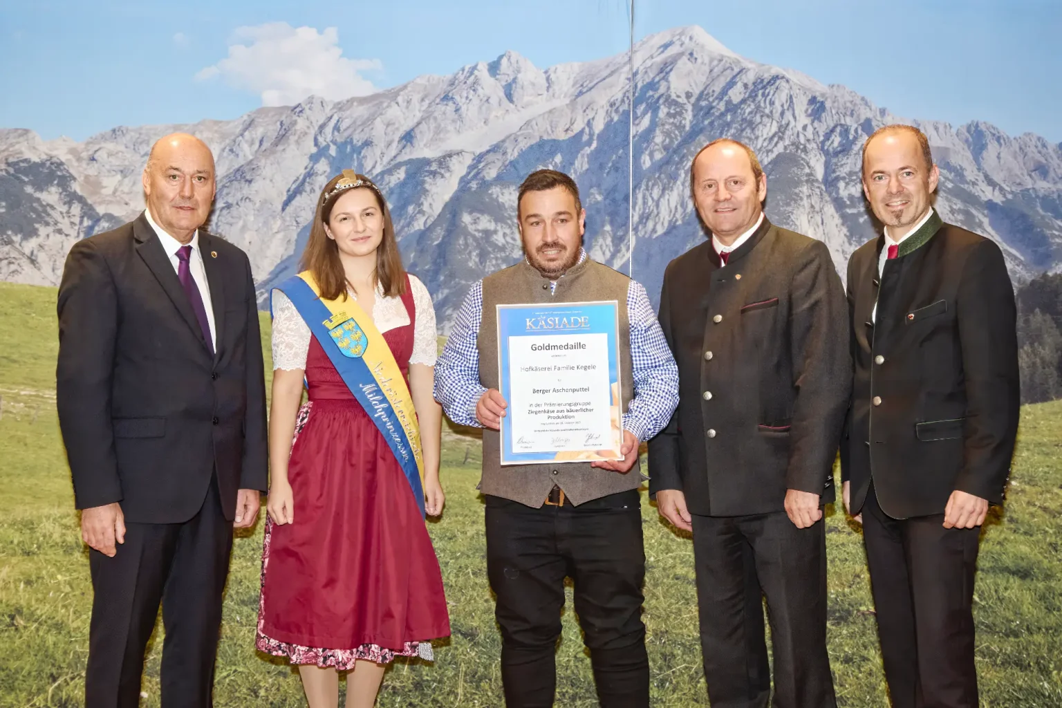 Goldmedaille Ziegenkäse aus bäuerlicher Produktion - Berger Aschenputtel - Hofkäserei Familie Kegele