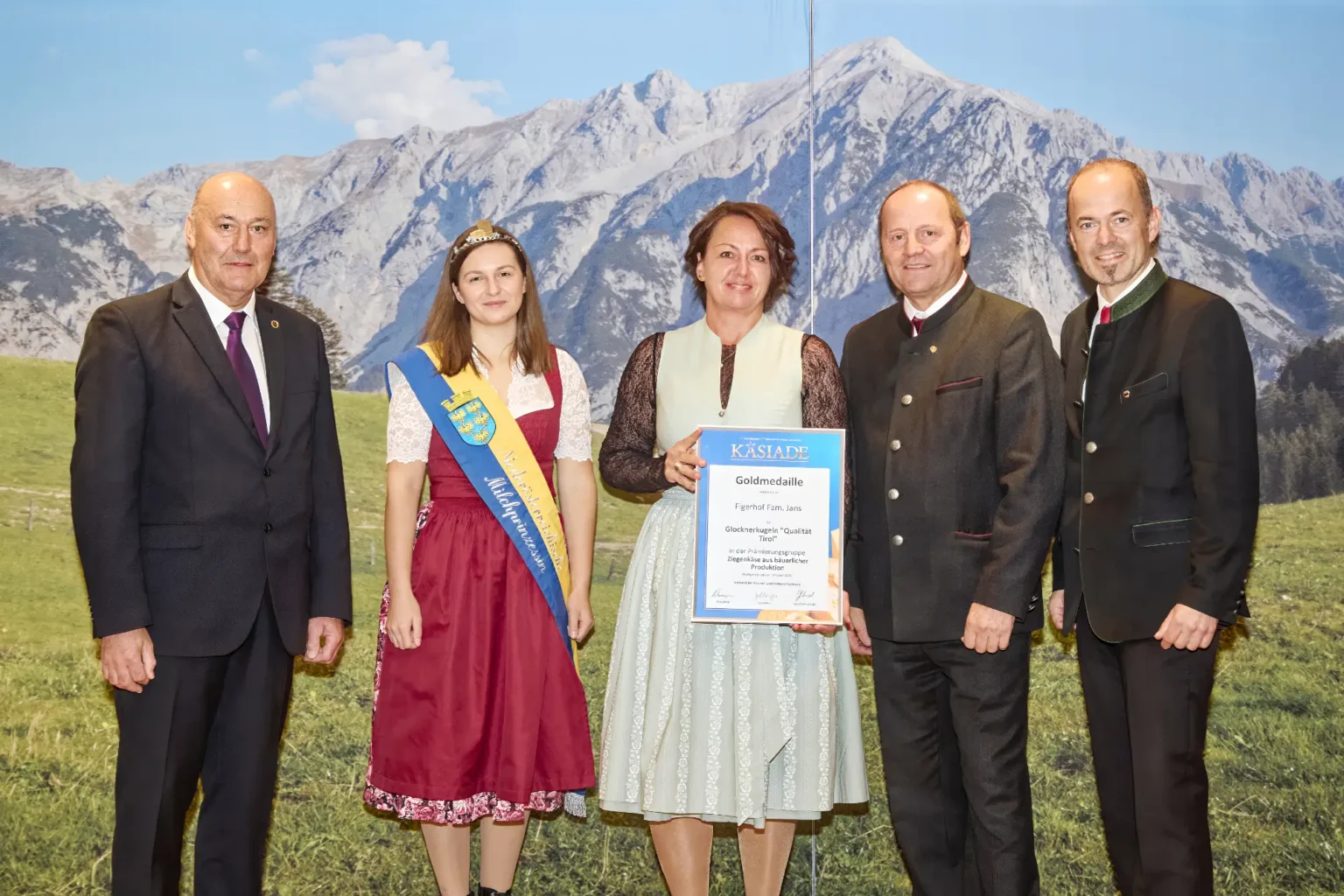 Goldmedaille Ziegenkäse aus bäuerlicher Produktion - Glocknerkugeln Qualität Tirol - Figerhof Fam. Jans