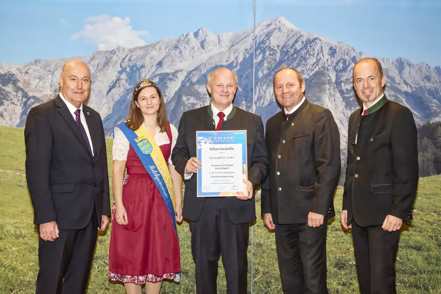 Silbermedaille Frischkäsezubereitung - Premium Almfrisch Schnittlauch - Salzburg Milch GmbH
