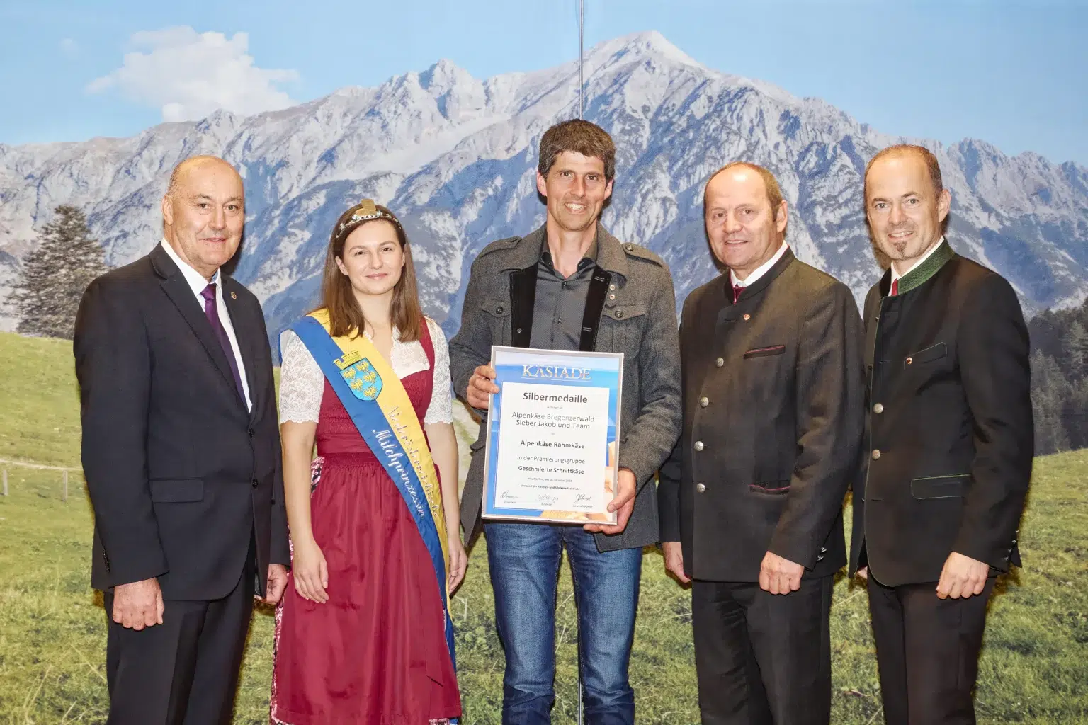 Silbermedaille Geschmierte Schnittkäse - Alpenkäse Rahmkäse - Alpenkäse Bregenzerwald
