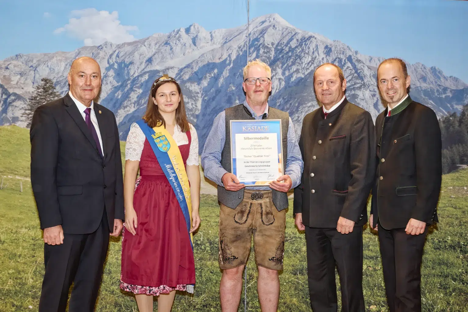 Silbermedaille Geschmierte Schnittkäse - Tilsiter Qualität Tirol - Zillertaler Heumilch Sennerei EGen