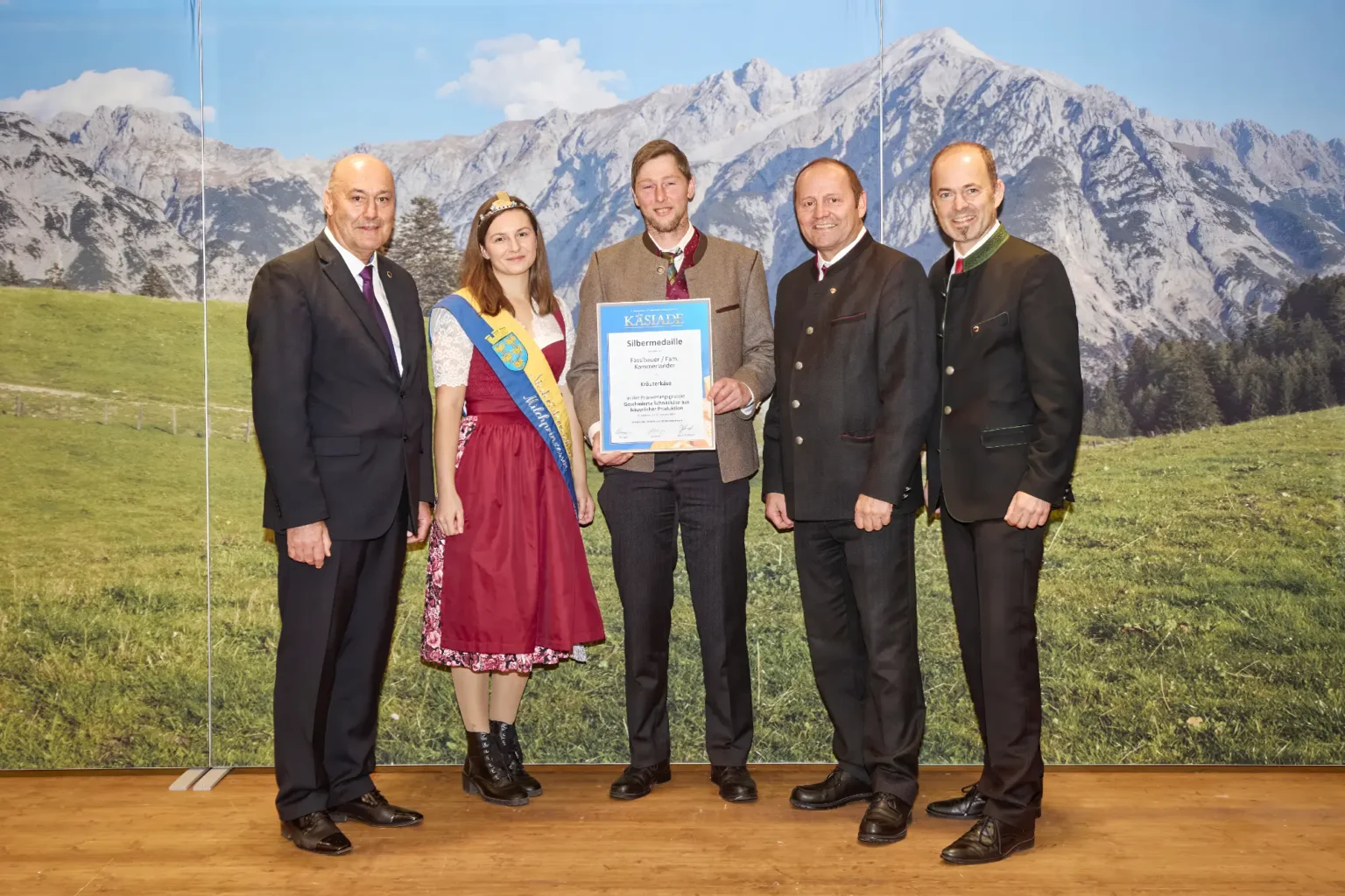 Silbermedaille Geschmierte Schnittkäse aus bäuerlicher Produktion - Kräuterkäse - Fasllbauer Fam. Kammerlander