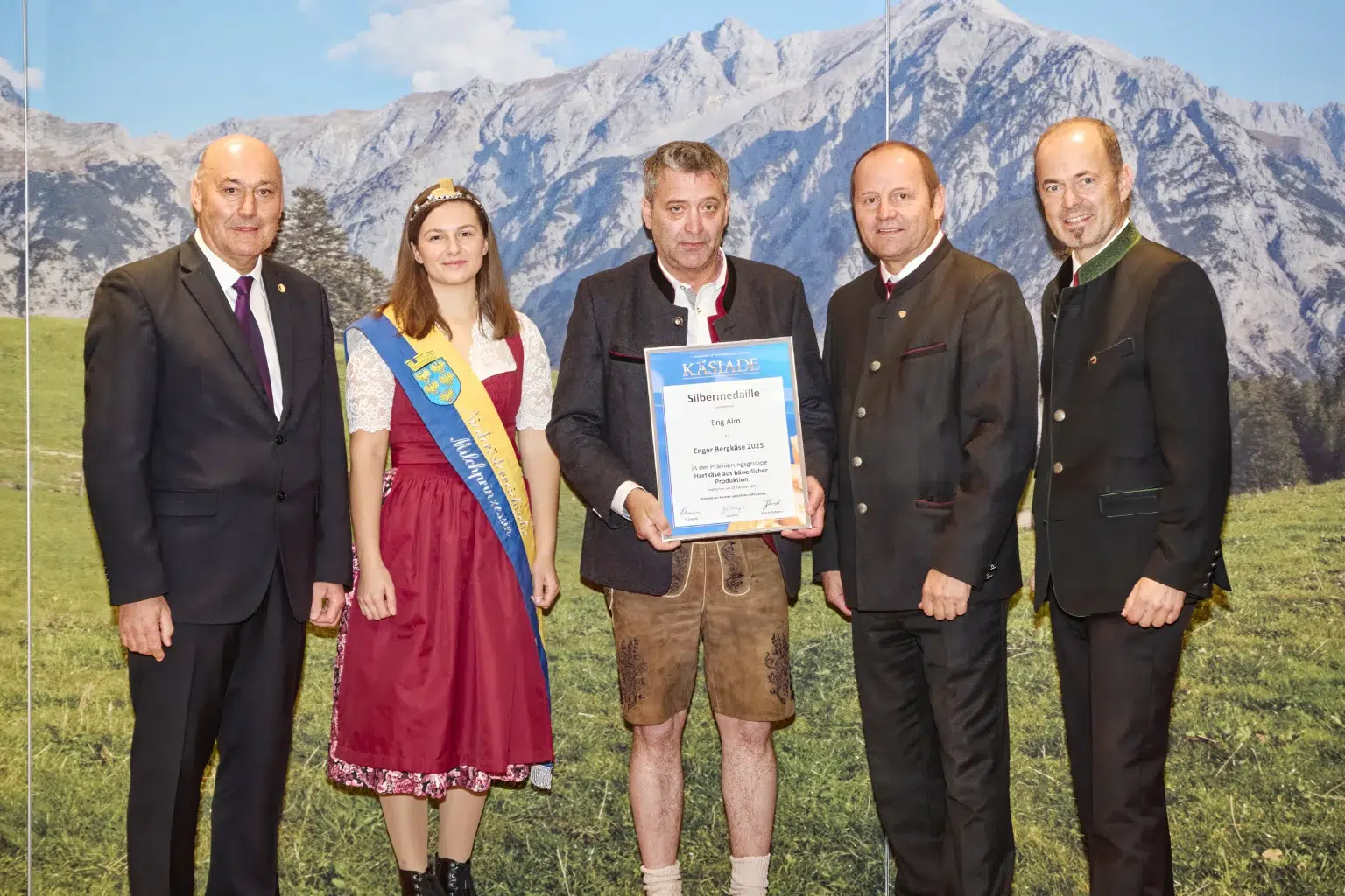 Silbermedaille Hartkäse aus bäuerlicher Produktion - Enger Bergkäse - Eng Alm