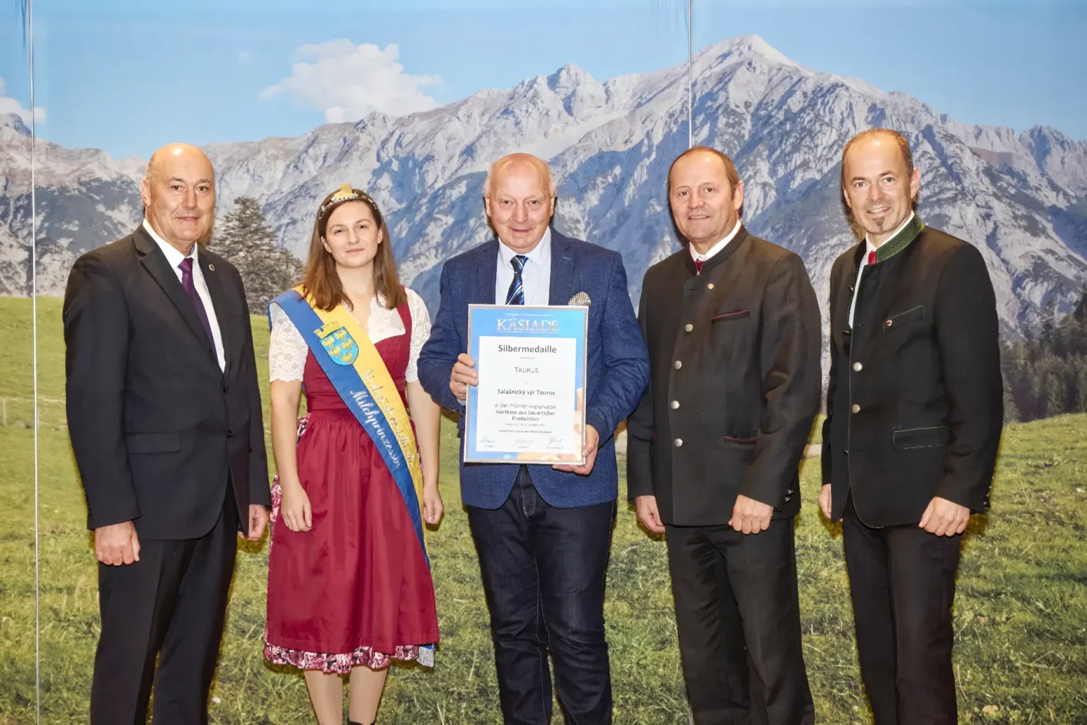 Silbermedaille Hartkäse aus Bäuerlicher Produktion - Salasniky Syr Taurus - TAURUS