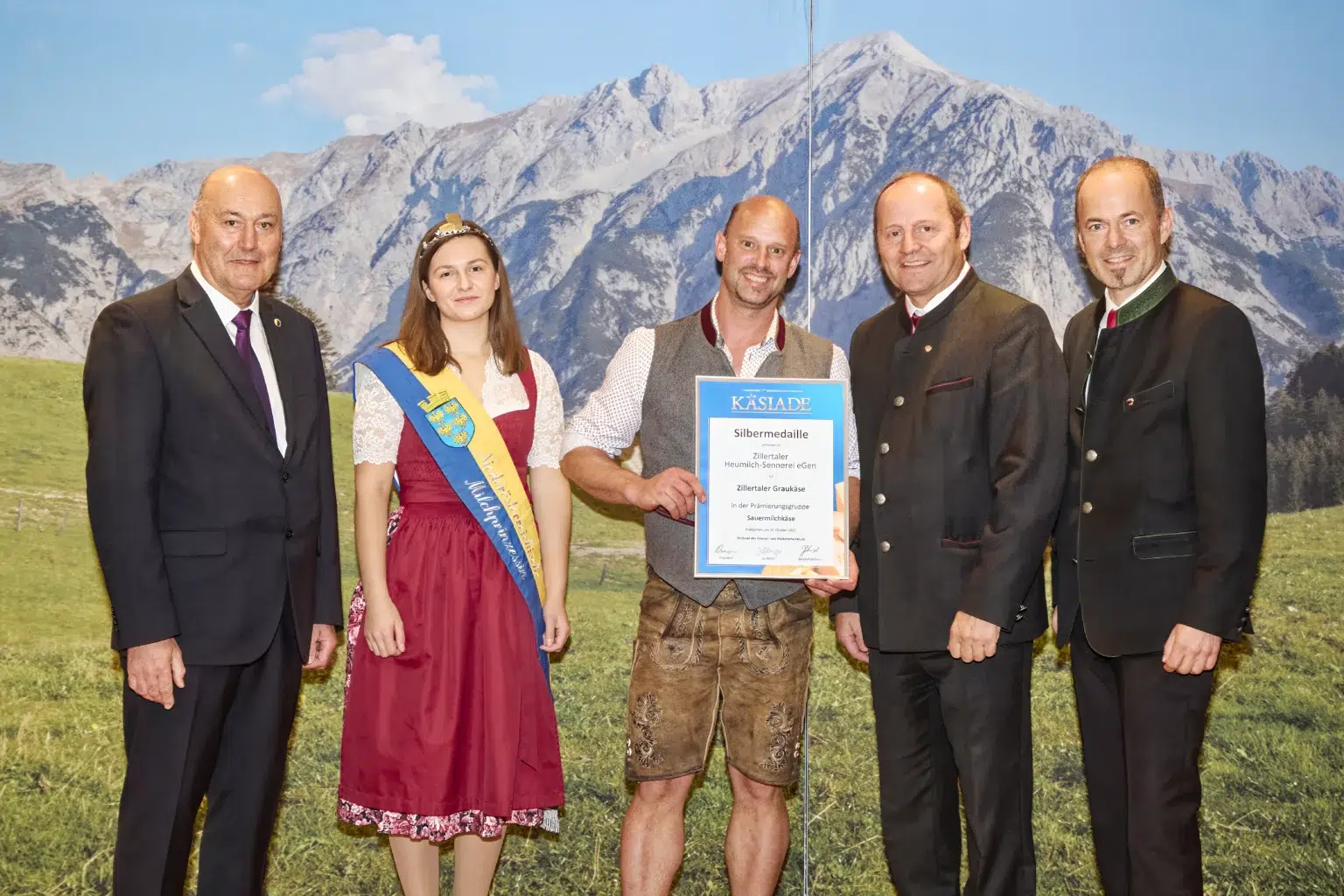Silbermedaille Sauermilchkäse - Zillertaler Graukäse - Zillertaler Heumilch Sennerei EGen