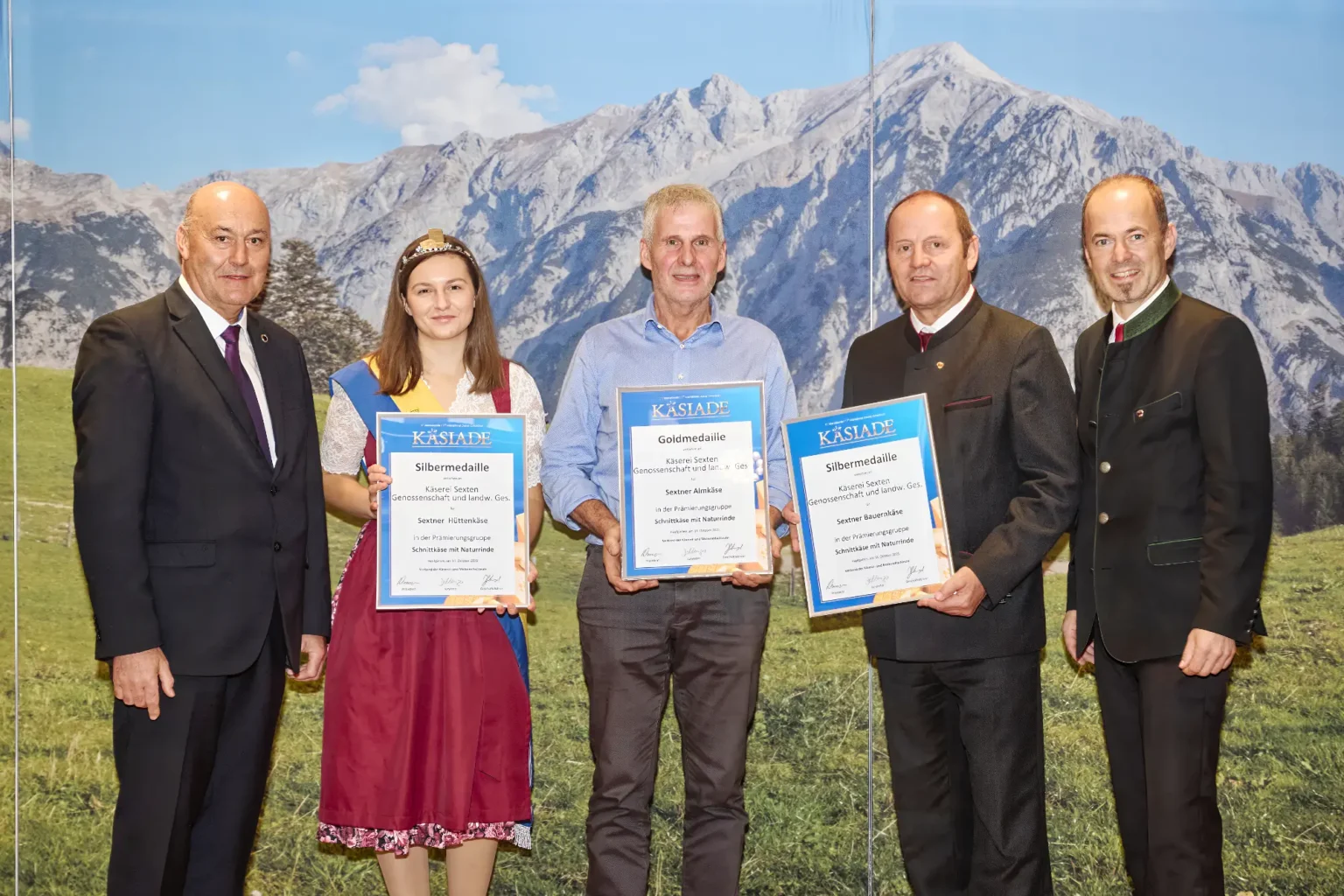 Silbermedaille Schnittkäse mit Naturrinde - Sextner Hüttenkäse - Käserei Sexten